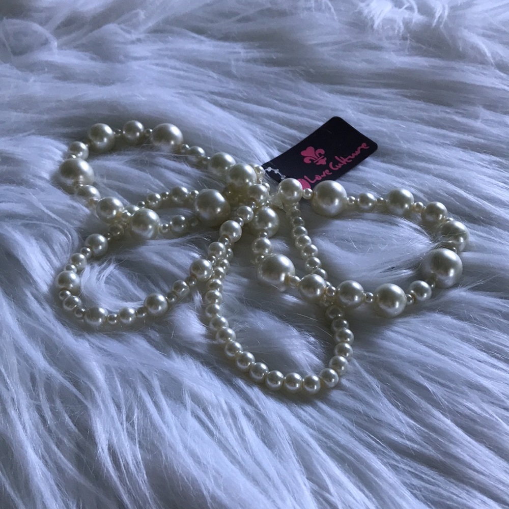 Love Culture Pack of 4 Pearl Bracelets